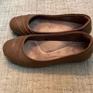 Size 8 casual brown leather shoes